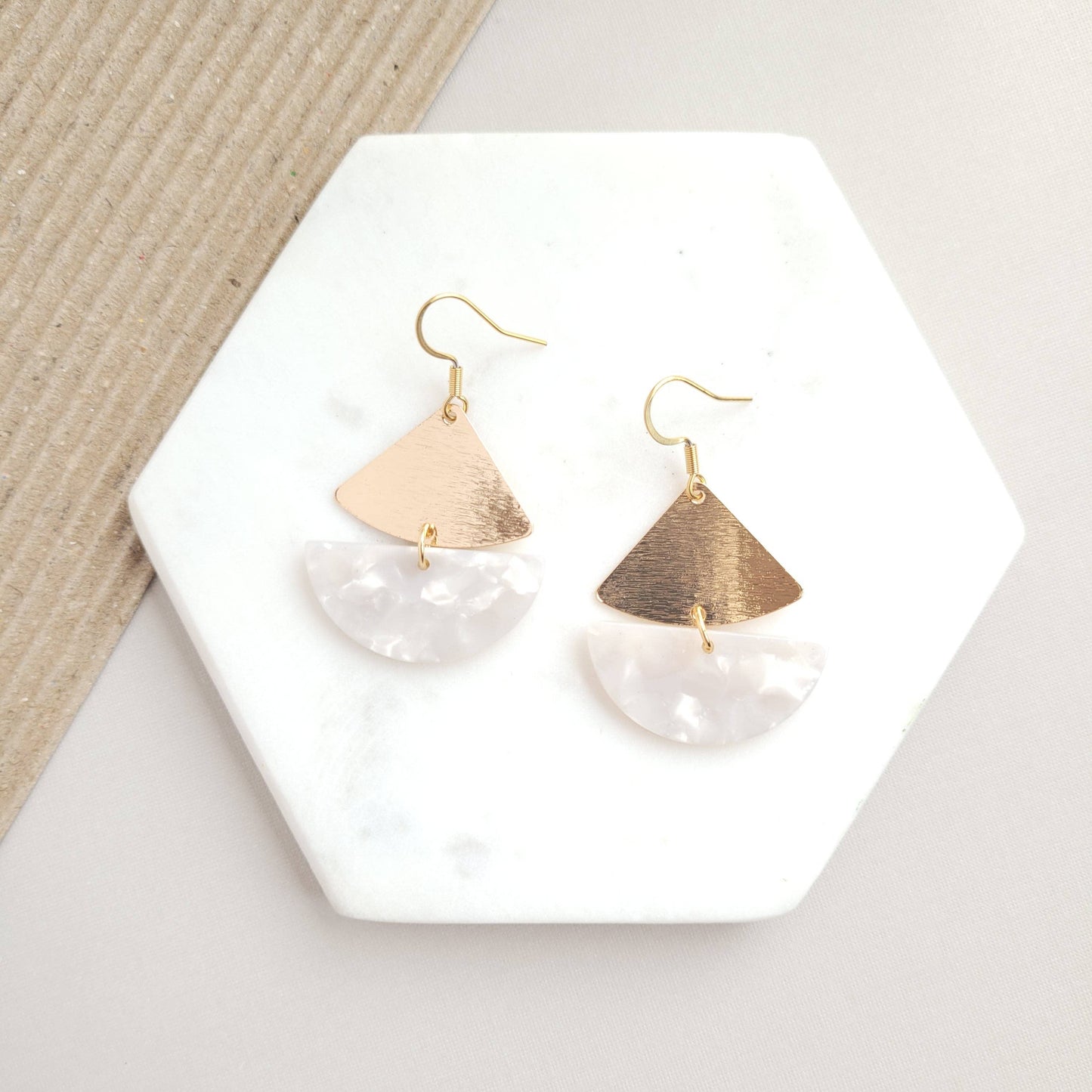 Ava Earrings - Pearl / Lightweight Dainty Earring